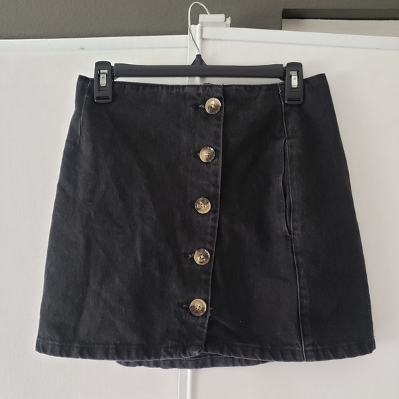 Topshop Dresses & Skirts - Topshop Moto Black Size 6 Skirt.